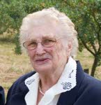 Mme  Yvonne Hen