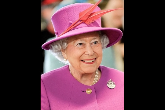 Elizabeth II, La Reine d’Angleterre est née le 21 avril 1926 et décédée le 8 septembre 2022 à l’âge de 96 ans. Ses funérailles se sont déroulées le 19 septembre, plus de 10 jours après la date de sa mort. Découvrez la page souvenir d'Elizabeth II.