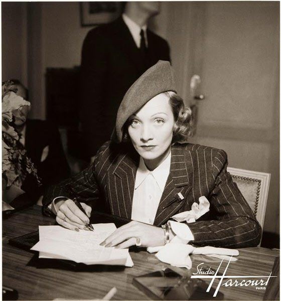 Marlene Dietrich au studio Harcourt