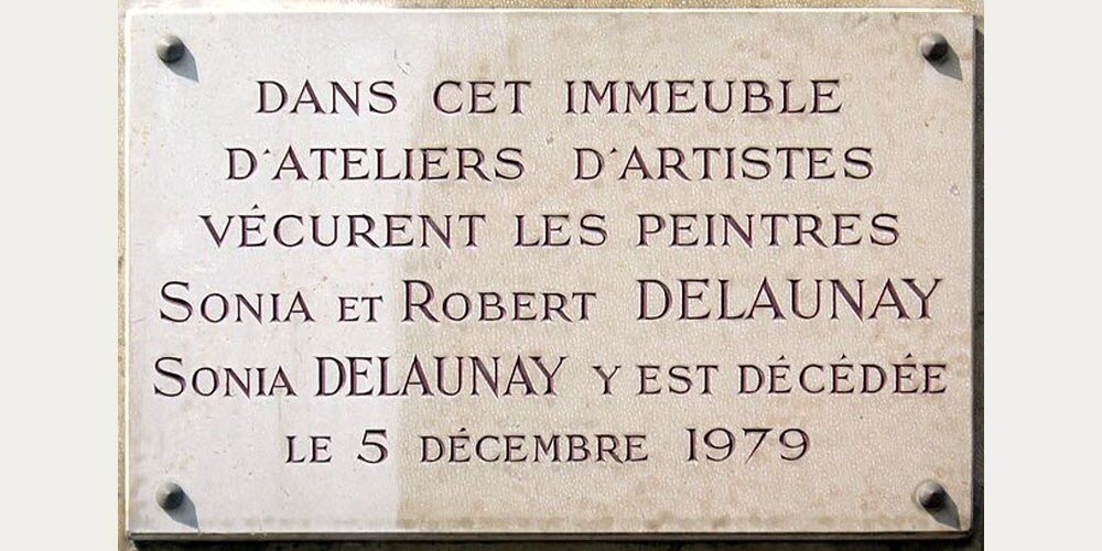 Plaque Sonia et Robert Delaunay, 16 rue de Saint-Simon, Paris 7, via Wikimedia Commons